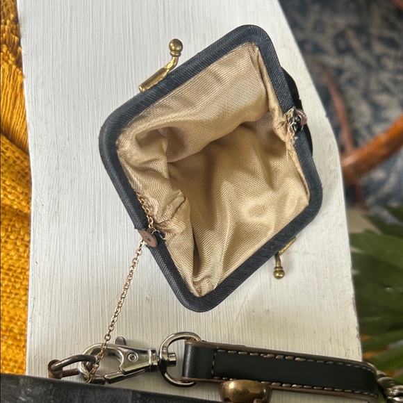 Vintage Floral Embroidered Tapestry Black Crossbody Bag - Picture 10 of 12